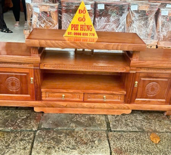Kệ ti vi gỗ Xoan đào thớt Đài Loan 1m8